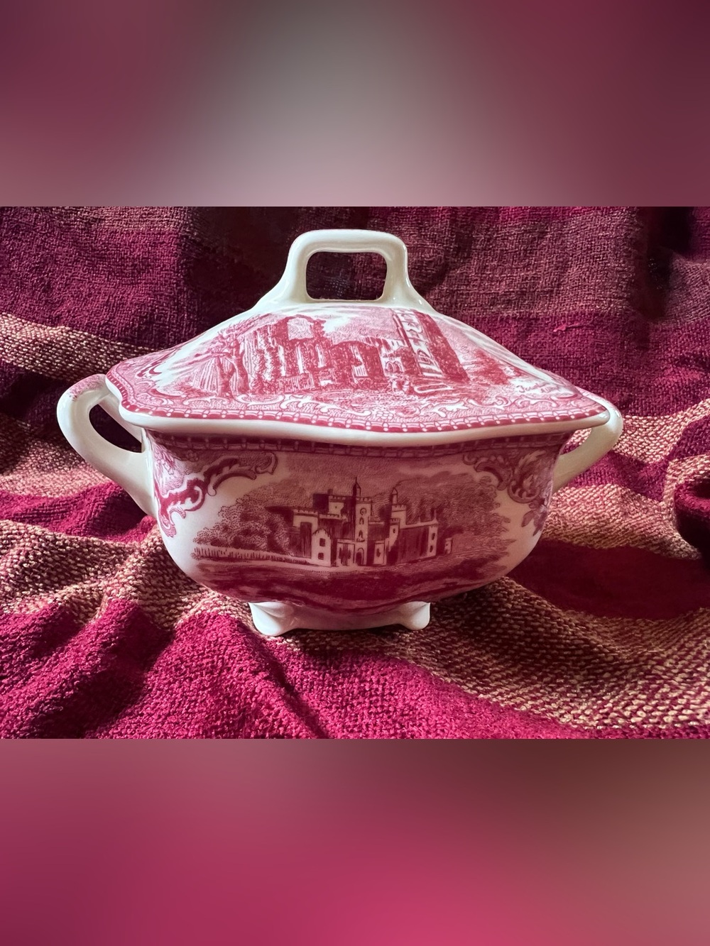 Johnson Brothers Old Britain Castles sugar bowl with lid